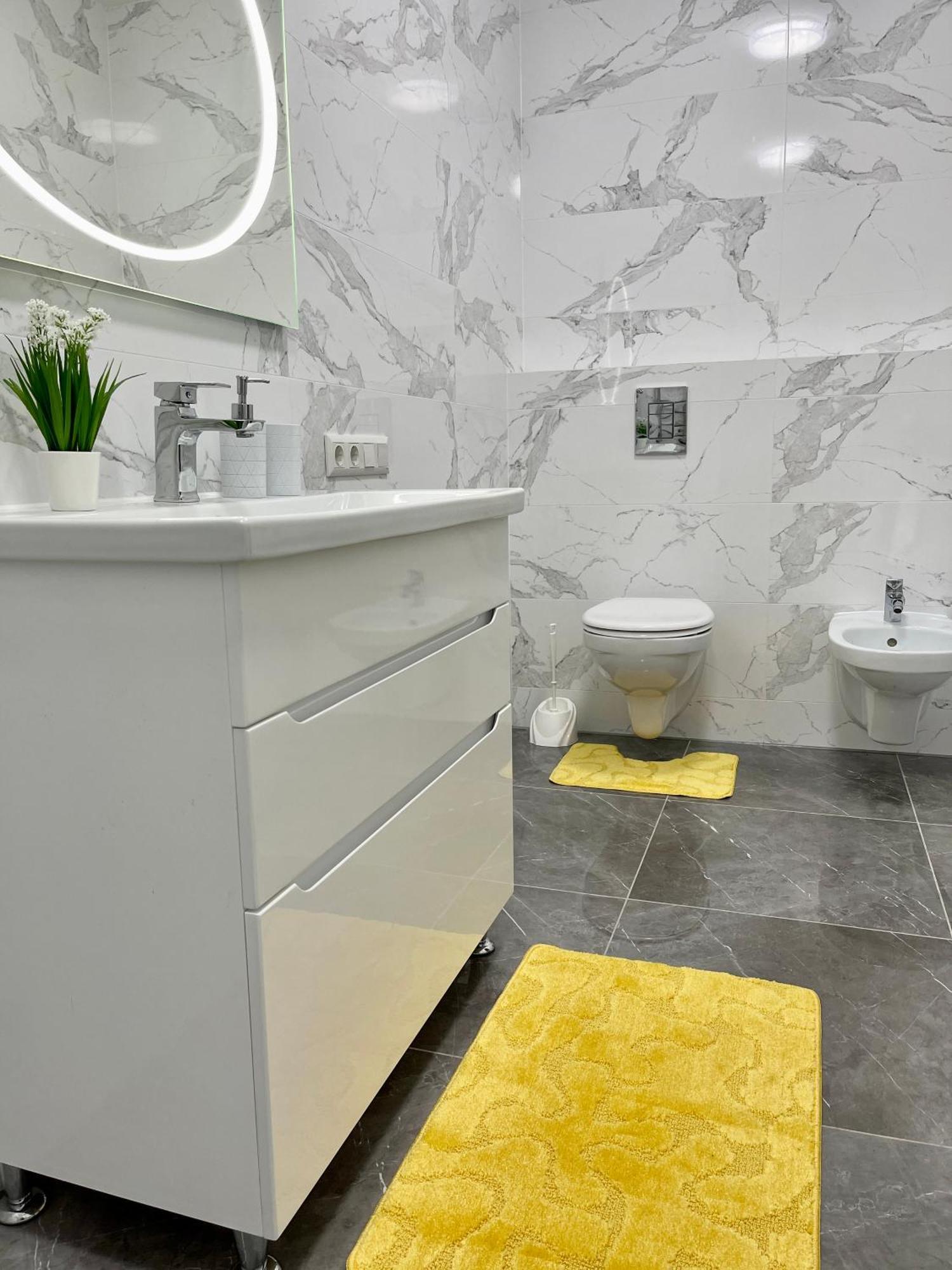 Sunny Home Apartments Апартаменти У Новобудові Поряд Медичний Центр Angelholm Дуже Чисто! Çernivtsi Dış mekan fotoğraf
